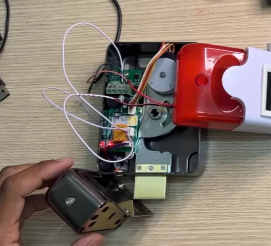 Test còi báo nhắc đóng cửa
