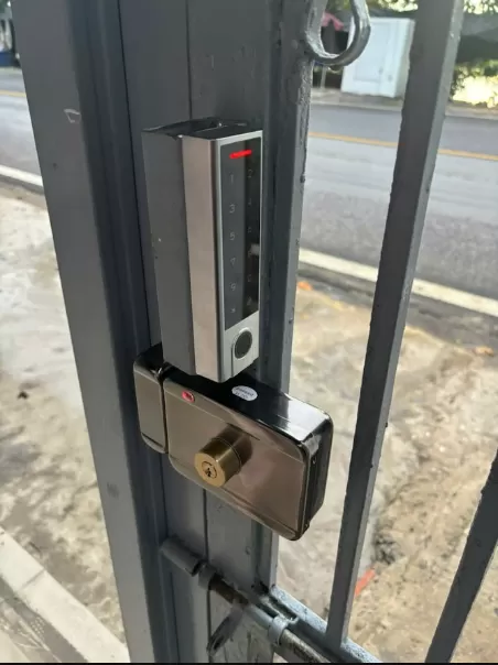 Lắp khóa vân tay cửa sắt tại phường Ba Đình