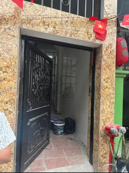 Khóa cửa sắt nhà cho thuê