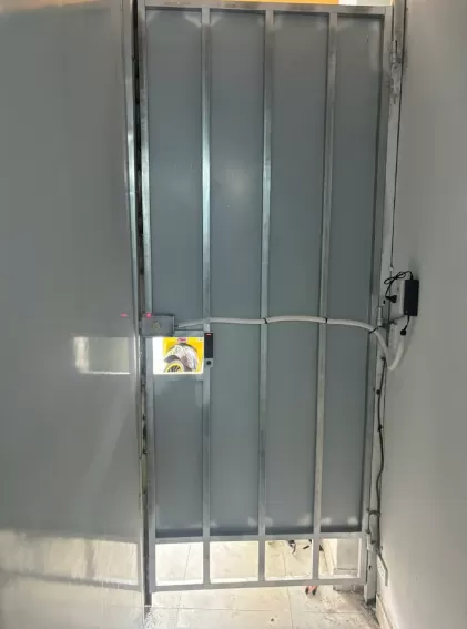 Xử lý được những đặc điểm riêng của cửa sắt