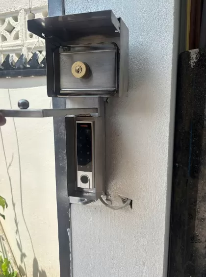 Những lỗi cần tránh khi lắp khóa vân tay cho cửa sắt