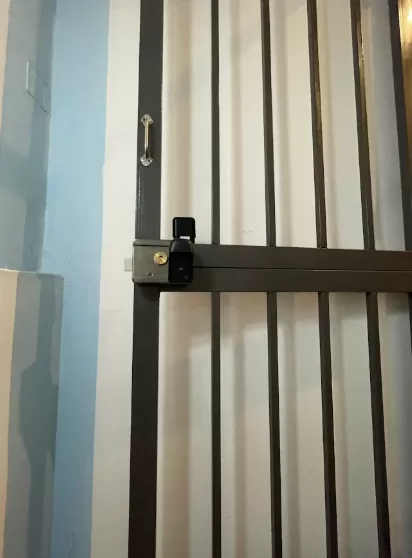 Hình ảnh các công trình lắp đặt khóa vân tay cửa sắt -3