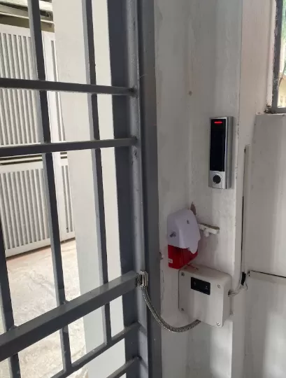 Hình ảnh các công trình lắp đặt khóa vân tay cửa sắt