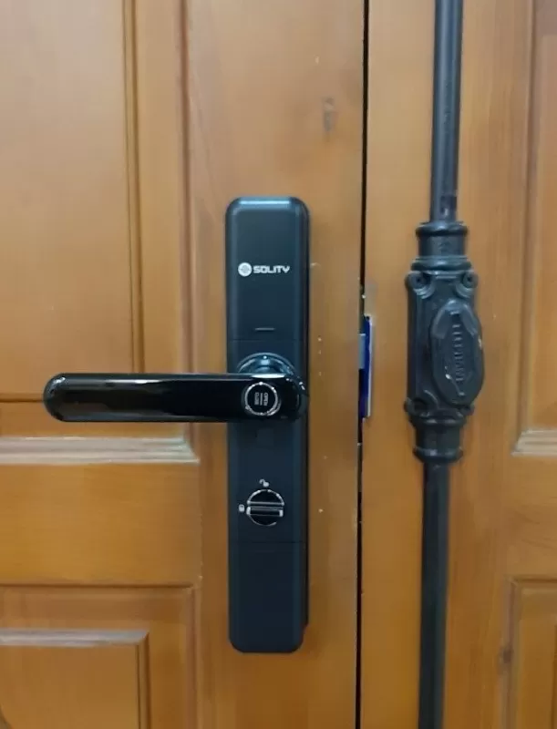 Kho&aacute; cửa v&acirc;n tay thẻ Solity GM-1000BK