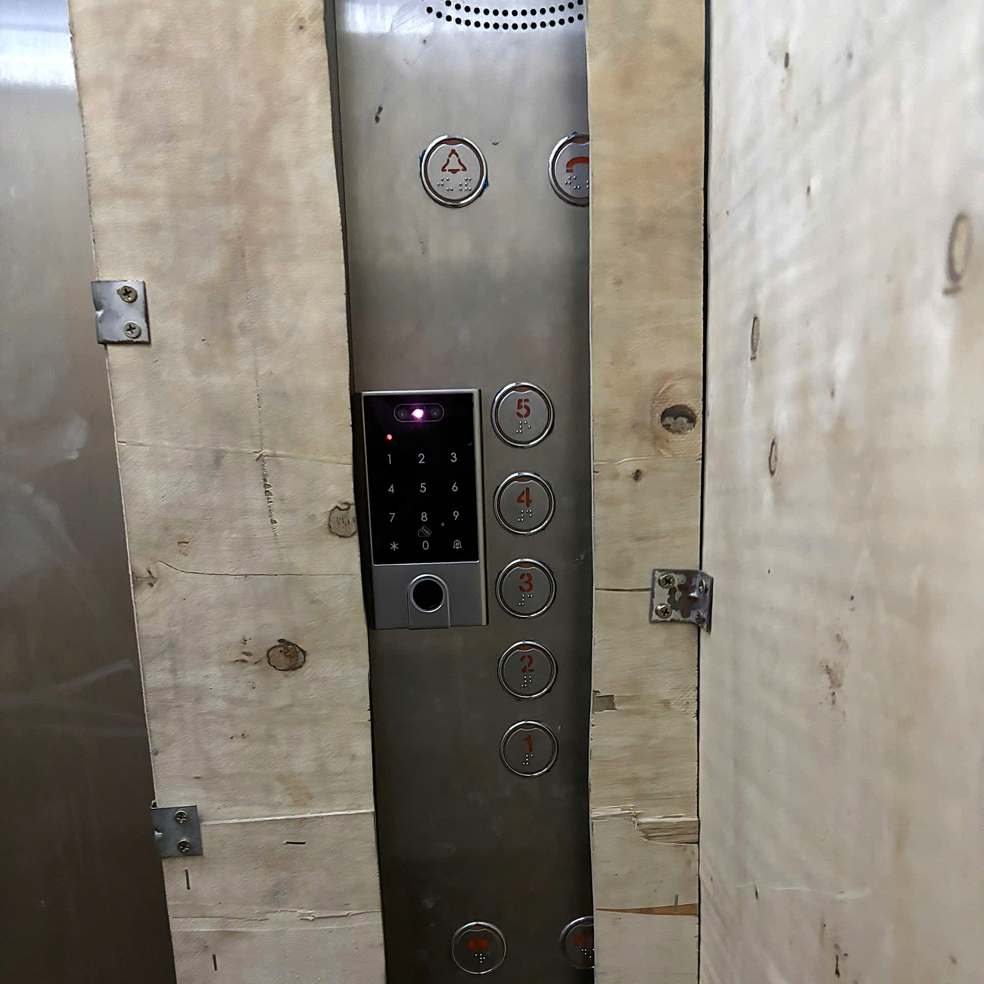 Khóa Khuôn Mặt Thang Máy VF5-WIFI – Thiết Bị Kiểm Soát Ra Vào Thông Minh Cho Tòa Nhà