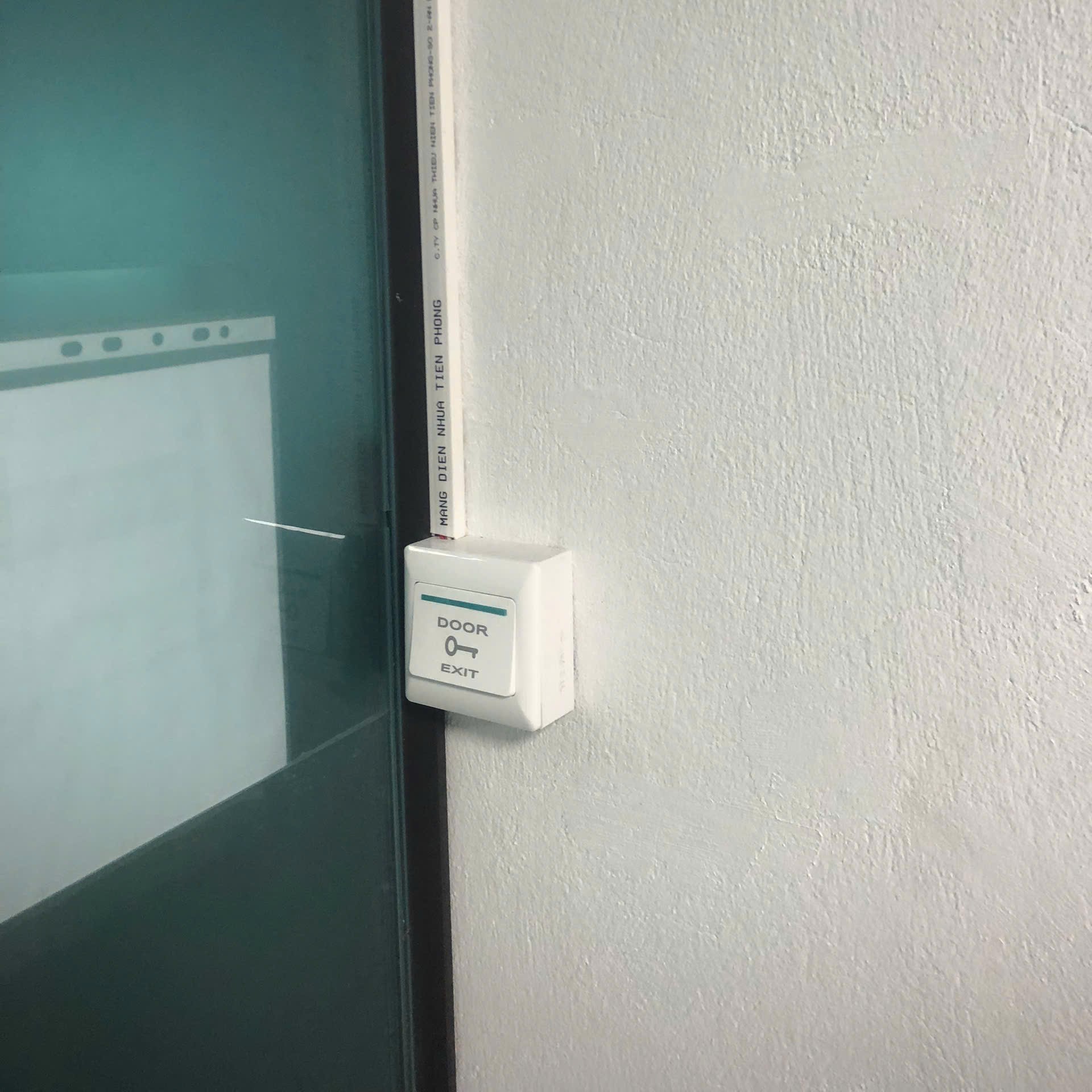 Khóa vân tay cửa kính có camera đàm thoại VS018-V4F