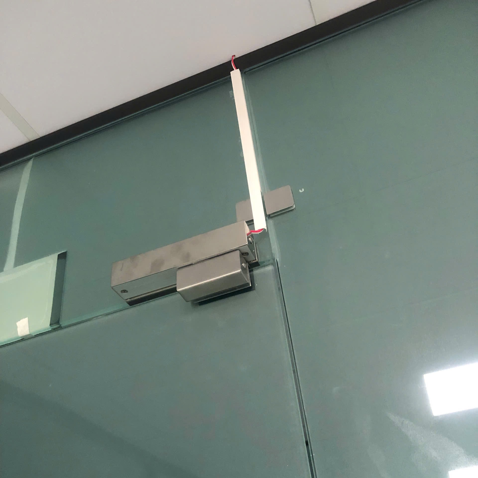 Khóa vân tay cửa kính có camera đàm thoại VS018-V4F