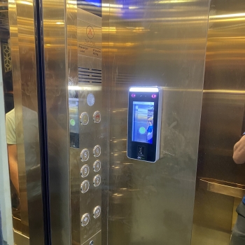 Khóa khuôn mặt, vân tay, thẻ thang máy ZKTeco V5L