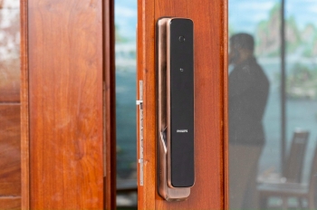 Khóa cửa vân tay Philips 9300 with Gateway